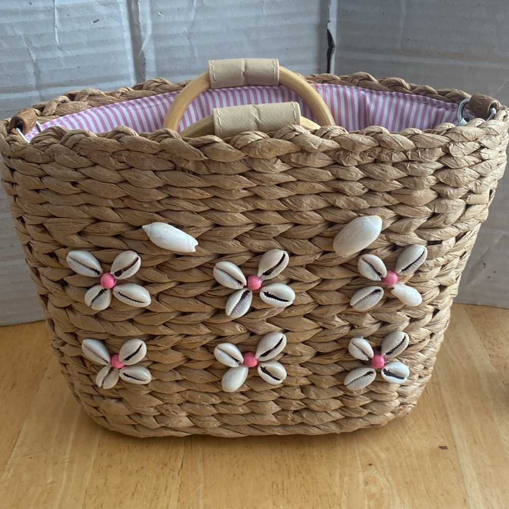 Collection XIIX Tan Woven Crossbody Bag with Shell Details - Picture 10 of 10